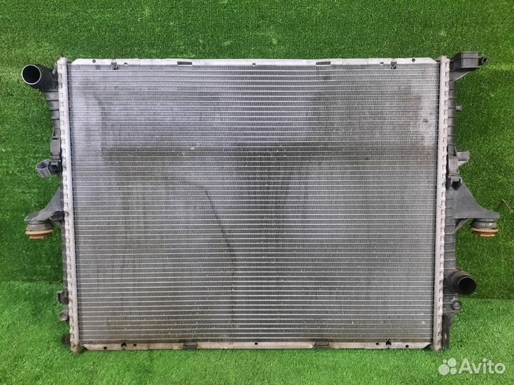 Радиатор охлаждения двигателя Volkswagen Touareg