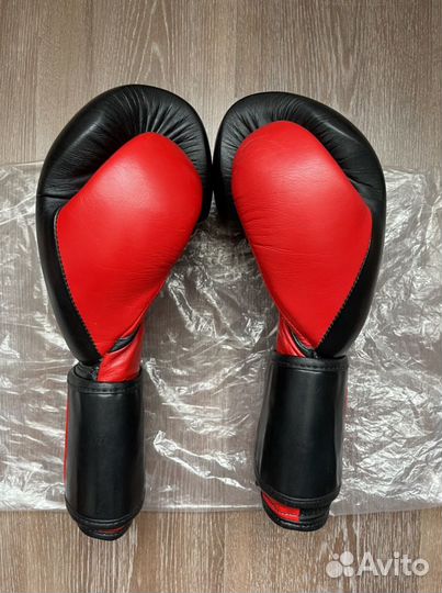 Боксерские перчатки