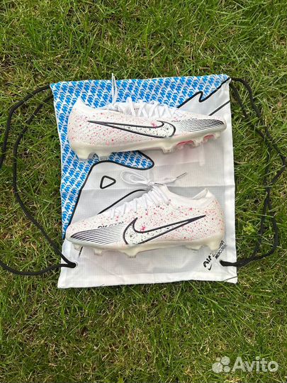 Футбольные бутсы Nike