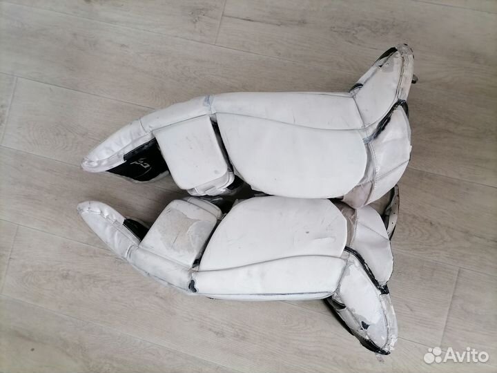 Защита вратаря хоккей. Щитки, ловушка, блин