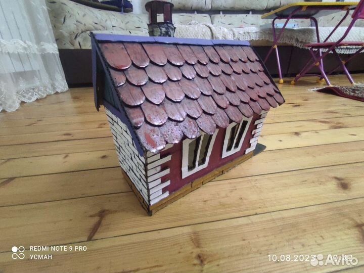 Картонный домик