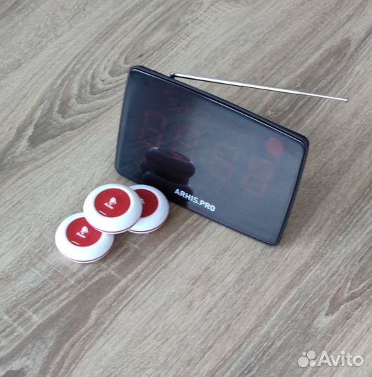 Кнпока вызова персонала и табло отображения вызова