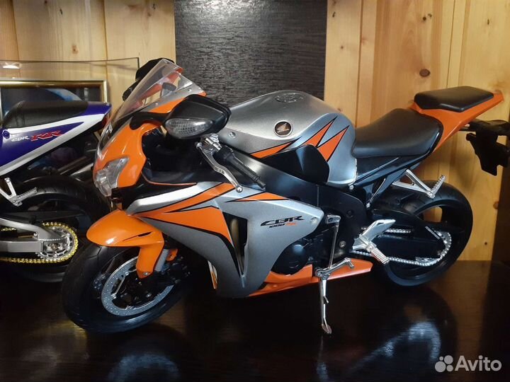 Модель мотоцикла honda 1/6