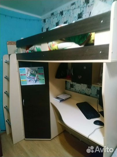 Кровать чердак стол шкаф