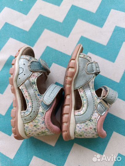 Сандалии/ босоножки для девочки 20 размер