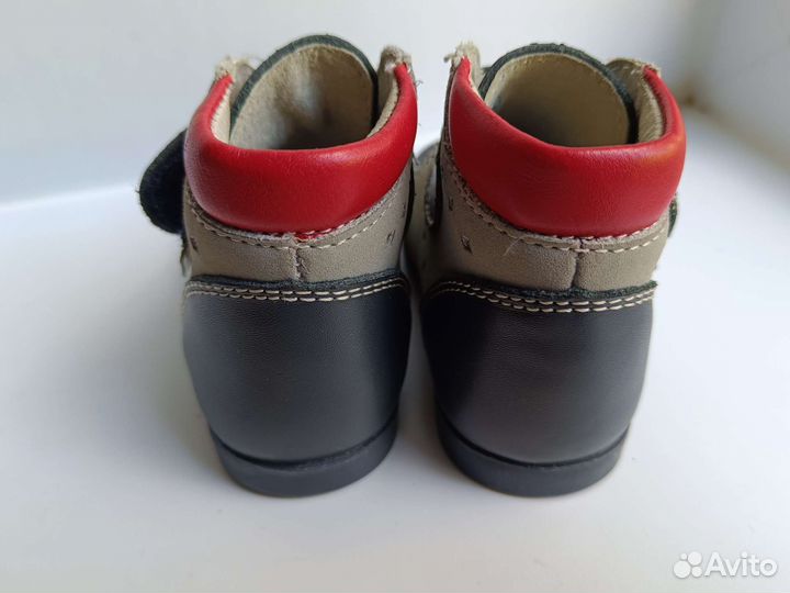 Детские ботинки 