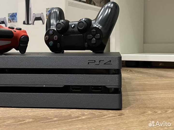 Sony PS4 Pro 1TB 2 Джойстика