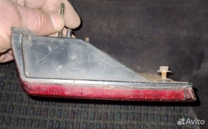 Задний левый фанарь на крышку багажника Mazda 626