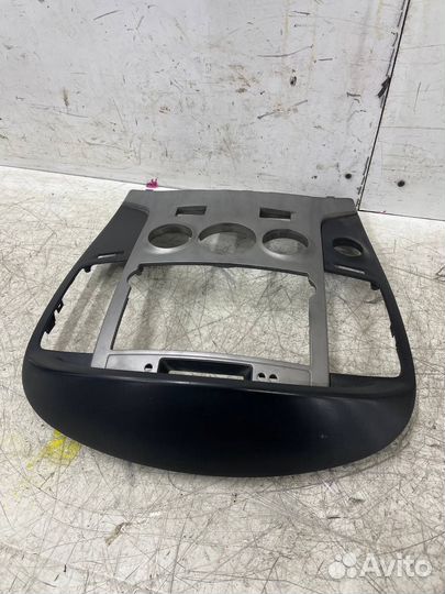 Накладка центральная Hyundai Grand Starex 1