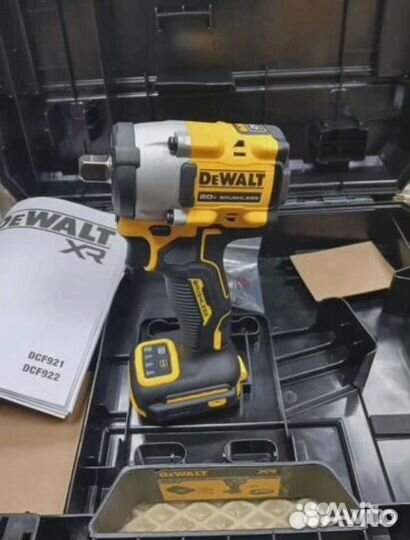 Гайковерт ударный аккумуляторный Dewalt DCF922NT