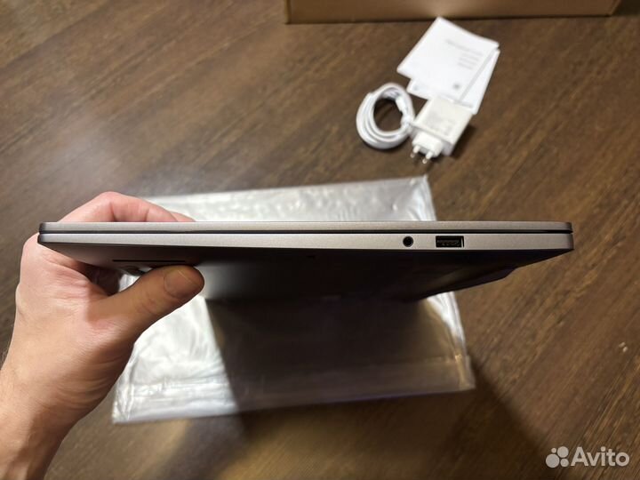 Honor MagicBook X16 2024