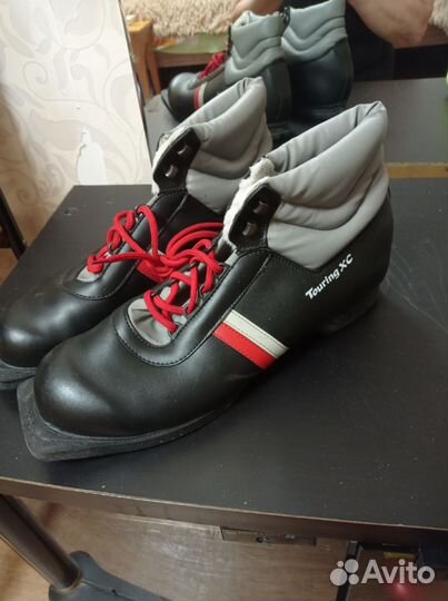 Лыжные ботинки