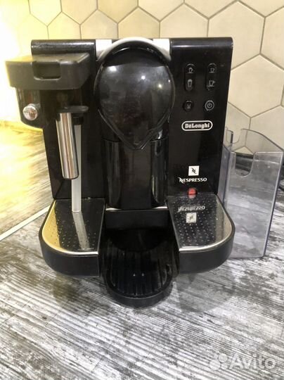 Капсульная машина nespesso с капучинатором