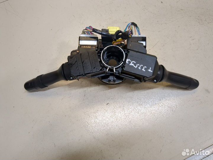 Переключатель поворотов и дворников Toyota Yaris