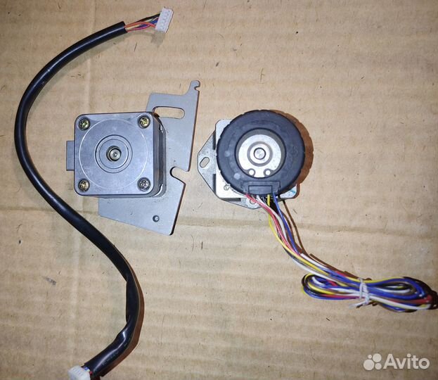 Шаговый двигатель minebea EM-181 / 42SHM-32K8C