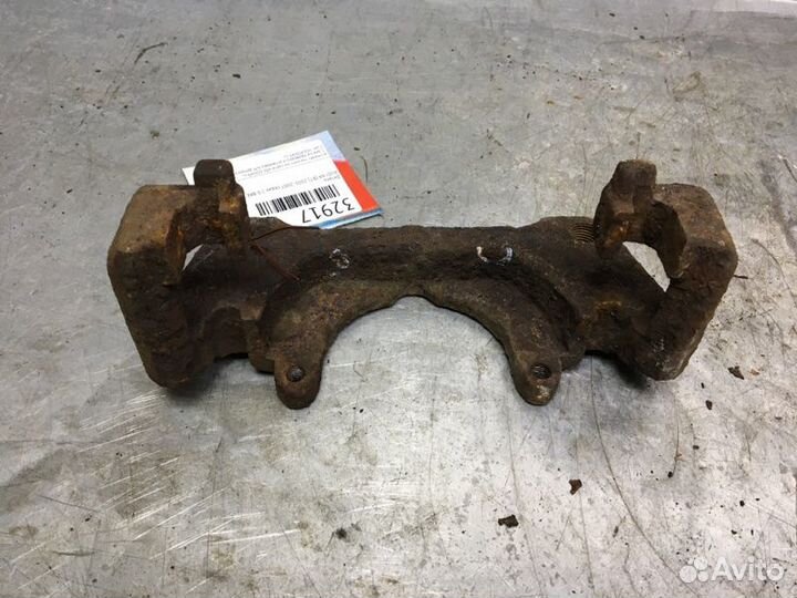 Скоба суппорта переднего Audi A4 B7 2005-2007