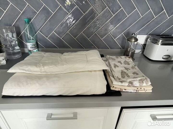 Детское одеяло и подушка и постельное белье