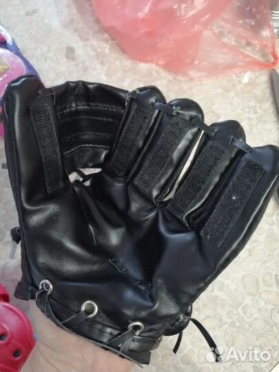 Бейсбольная перчатка