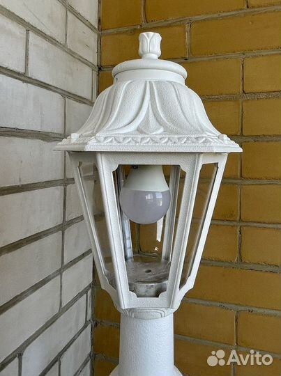 Уличный фонарь столб