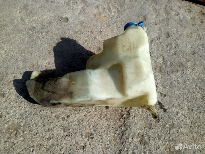 Бачок омывателя Audi 80 B3 1.6 1986-1991