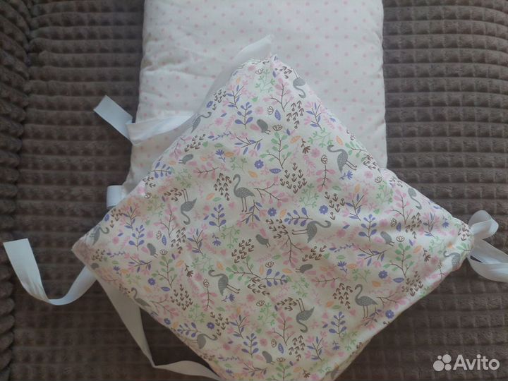 Бортики в кроватку + комплект постельного белья