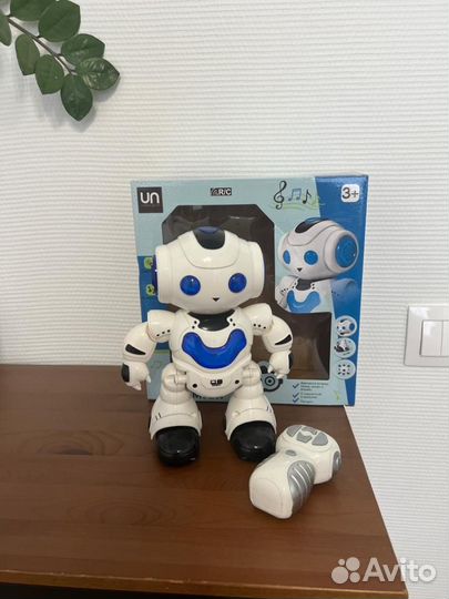 Робот игрушка