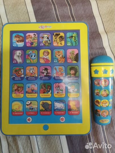 Планшет, микрофон и книги пакетом