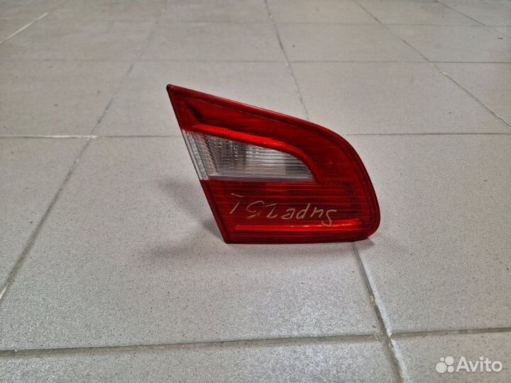 Фонарь задний левый Skoda Superb 3T
