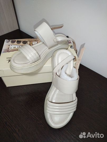 Сандалии женские 38 размер