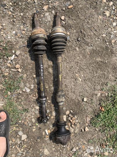 Привод левый Mitsubishi Carisma МКПП