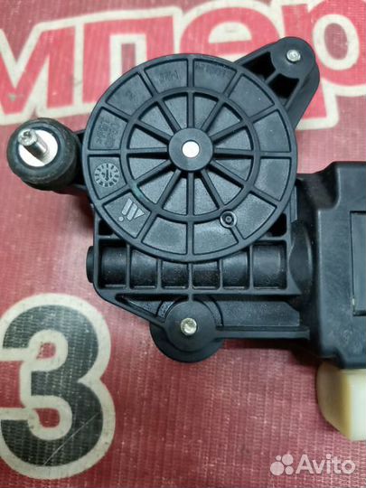 Моторчик стеклоподъемника правый BMW 3-Series