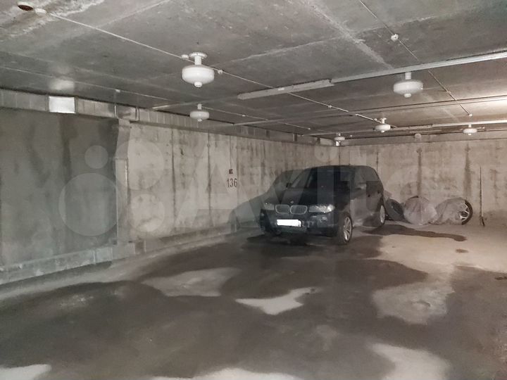 Машиноместо, > 30 м²