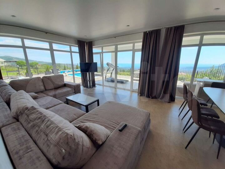 Коттедж 220 м² на участке 8 сот.