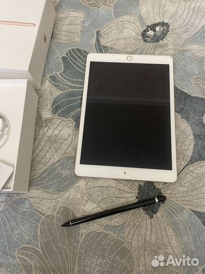 iPad 10.2