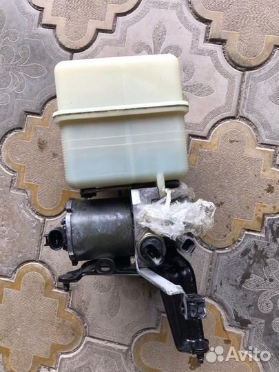 Блок гидроподвески Toyota Land Cruiser 100