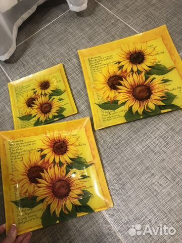 Набор тарелок с ярким рисунком