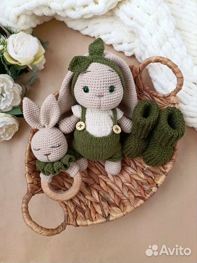 Вязанные игрушки набор заек