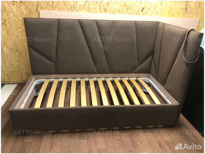 Детская кровать с мягкой спинкой