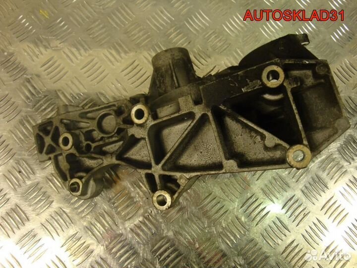 Кронштейн генератора VW Passat B5+ 038903143AE