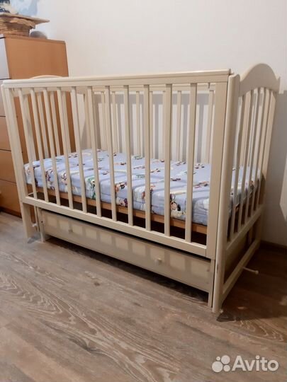Детская кроватка с матрасом