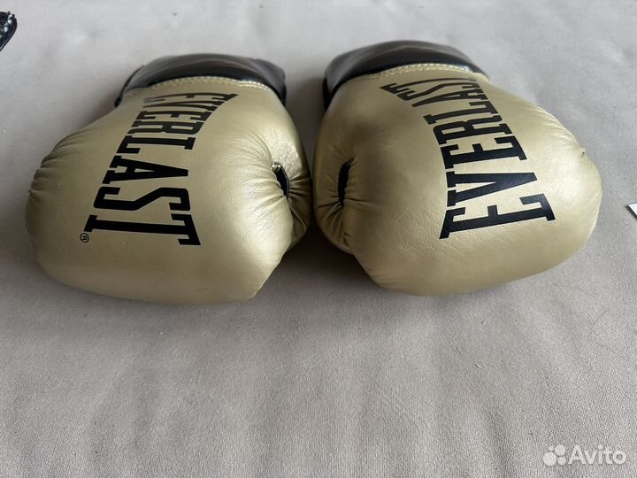 Боксерские перчатки