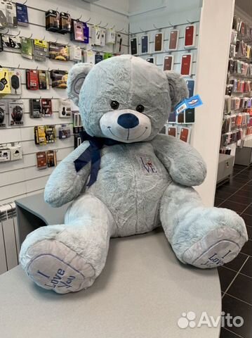 Большой плюшевый медведь