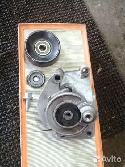 Натяжитель ремня Toyota Lexus