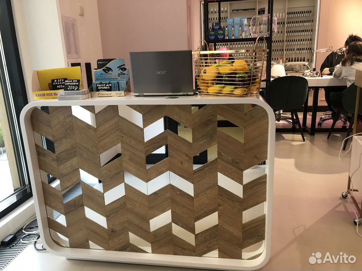 Стойка ресепшн