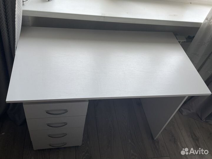 Письменный стол