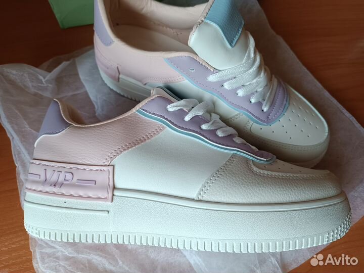 Новые кроссовки