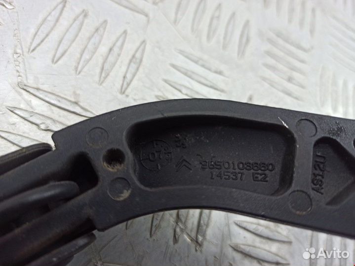 Щеткодержатель (поводок стеклоочистителя, дворник)