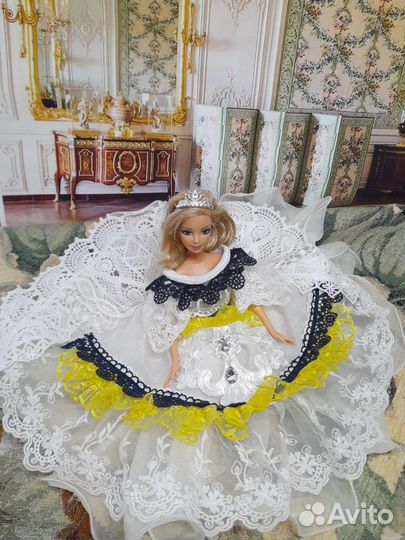 Дизайнерское платье для интерьерной куклы Барби