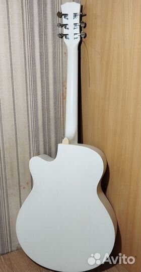 Акустическая гитара