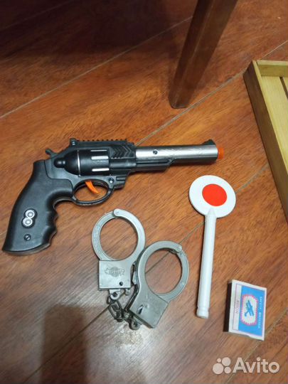 Для Нового года набор Полицейский